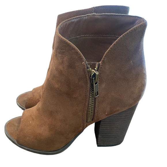 Carlos Santana Suede Booties. - Picture 2 of 8